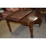 LATE 19TH/EARLY 20TH CENTURY MAHOGANY OVAL DINING TABLE WITH EXTRA EXTENSION LEAF, 109CM WIDE