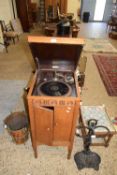 VINTAGE OAK CASED ITONIA CABINET GRAMOPHONE AND QUANTITY OF RECORDS