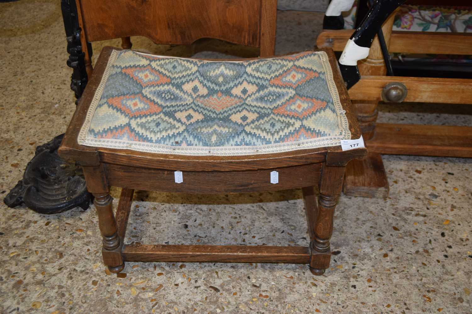 SMALL OAK STOOL ON TURNED LEGS