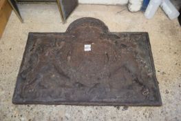 CAST IRON FIRE BACK WITH HERALDIC DECORATION, 77CM WIDE