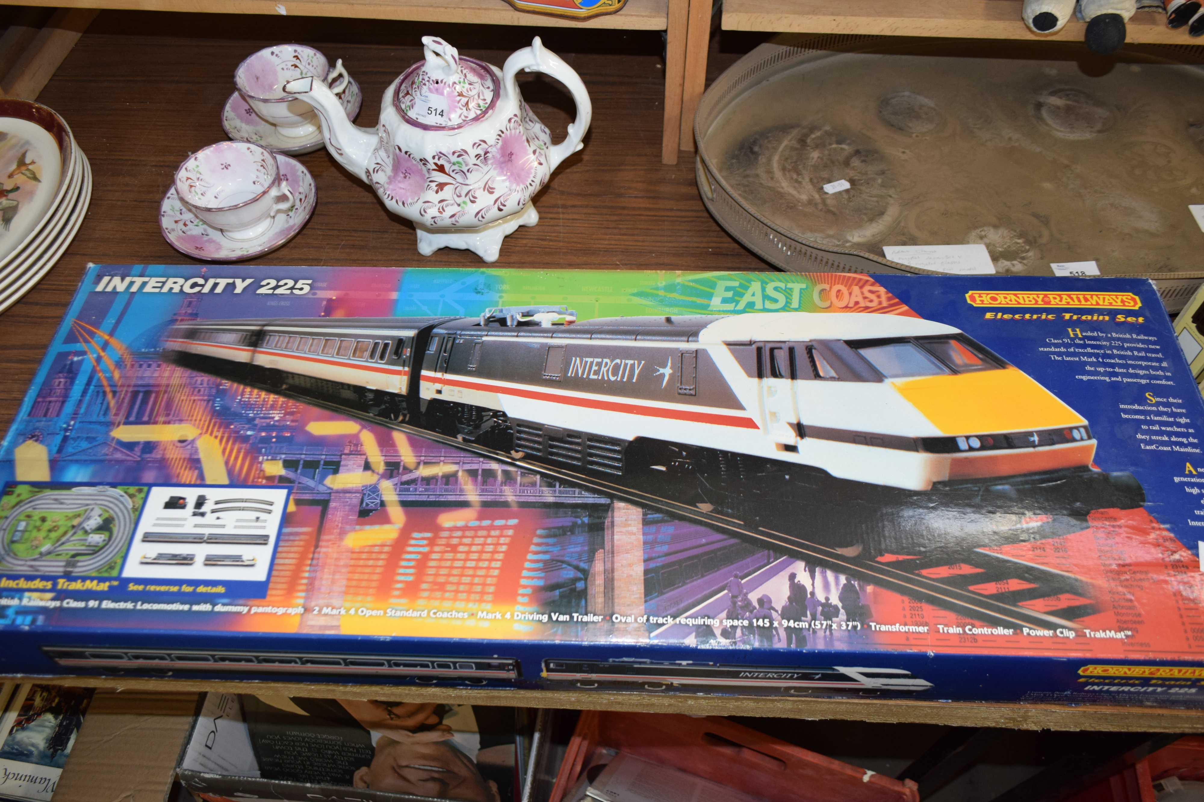 HORNBY RAILWAYS INTERCITY 125 BOXED SET (NOT CHECKED FOR COMPLETENESS)