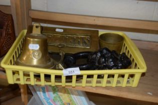 BOX OF MIXED ITEMS TO INCLUDE BRASS BELL, BRASS LETTERBOX, IRON DOOR KNOCKER ETC