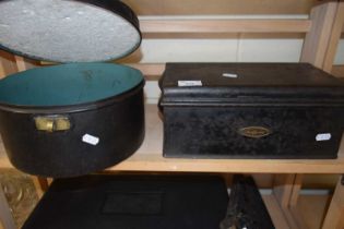 VINTAGE METAL HAT BOX TOGETHER WITH A FURTHER SMALL METAL BOX MARKED 'DEKKERD' (2)