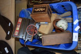 BOX OF MIXED ITEMS TO INCLUDE JEWELLERY BOXES, CIGARETTE DISPENSER, DOMINOES ETC