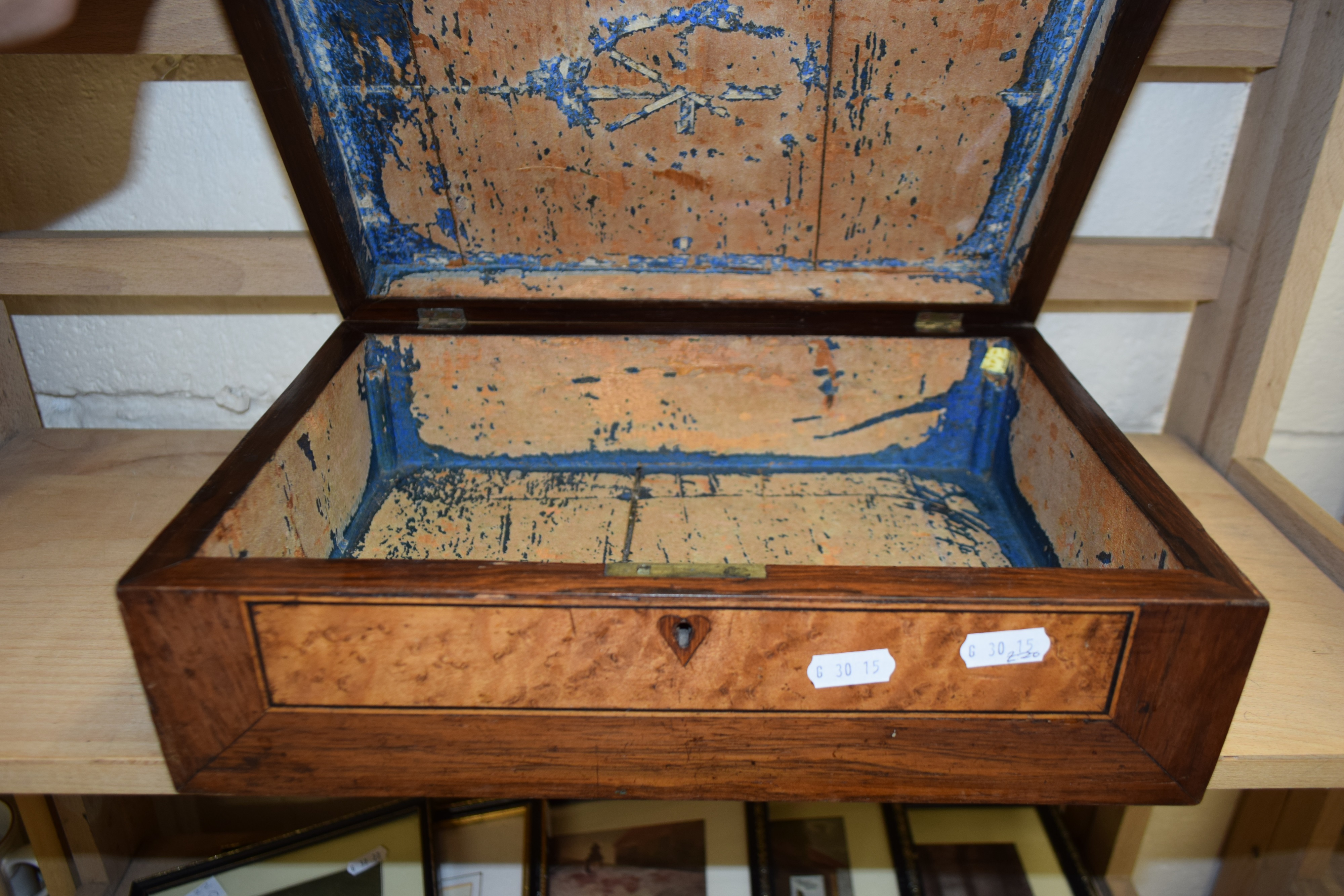 19TH CENTURY HARDWOOD BOX OF HINGED RECTANGULAR FORM, THE LID INLAID WITH DECORATION OF BIRDS ON A