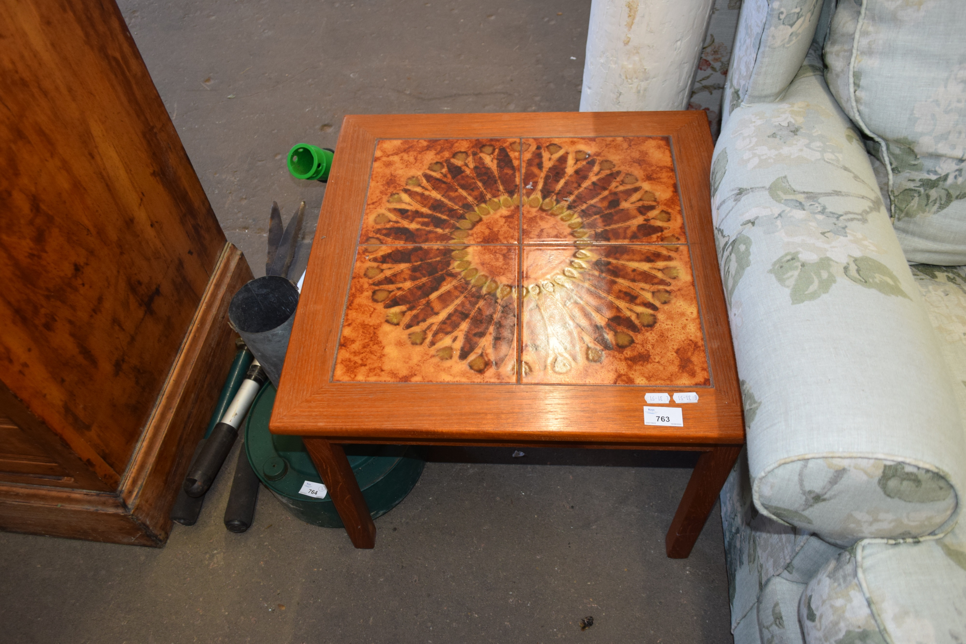 RETRO TILE TOP COFFEE TABLE