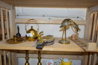 VARIOUS MIXED BRASS WARES, KETTLE, FIRE BELLOWS, PLUS A FURTHER 20P SAVING TUBE