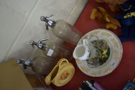 MIXED LOT OF DECORATED PLATES, JUGS, SHOT GLASSES AND SODA SIPHON
