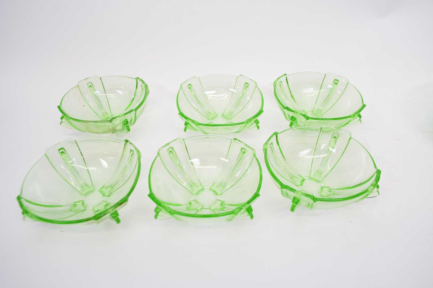 Quantity of uranium glass