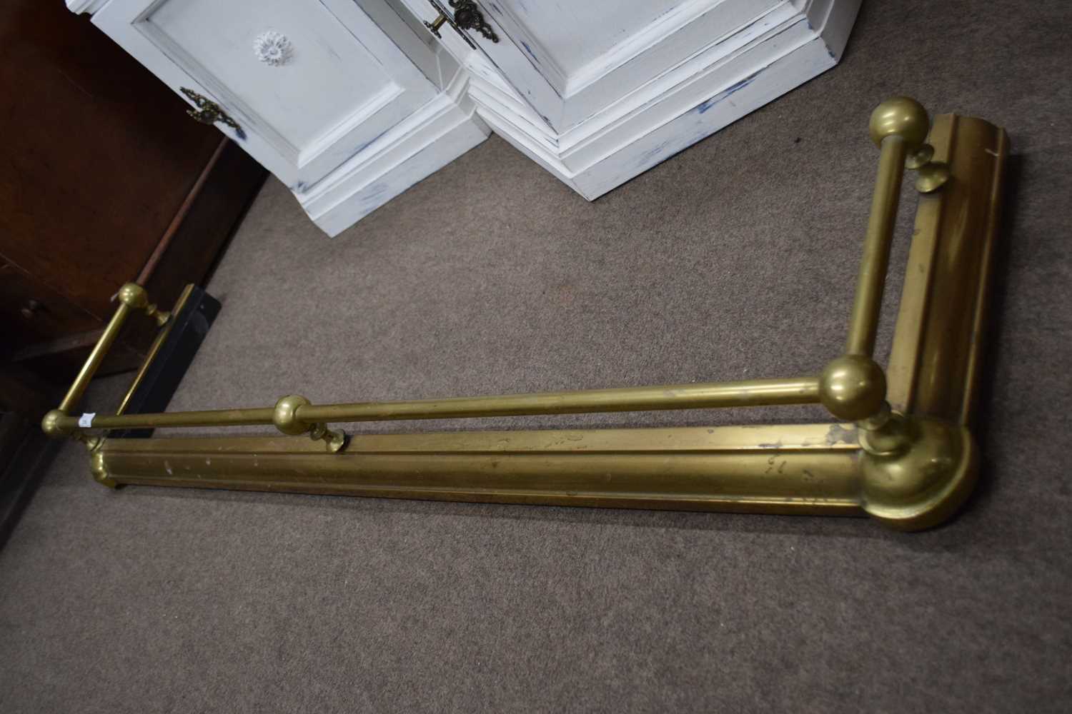 Brass mounted fire fender with rail detail, 130cm wide - Image 2 of 2