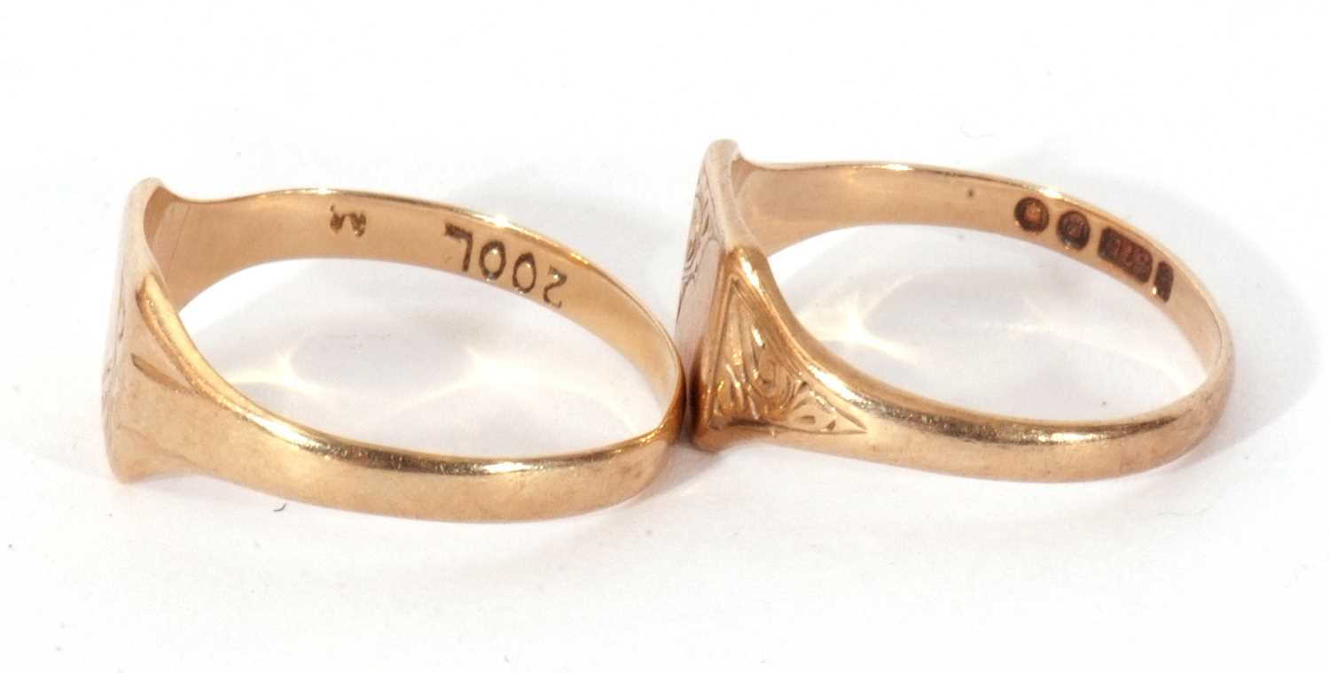 Two 9ct gold signet rings, both with partial engraved detail, g/w 3.0gms - Image 4 of 10