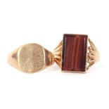 Mixed Lot - 9ct gold signet ring, the panel part chased with a geometric design, Birmingham 1976,