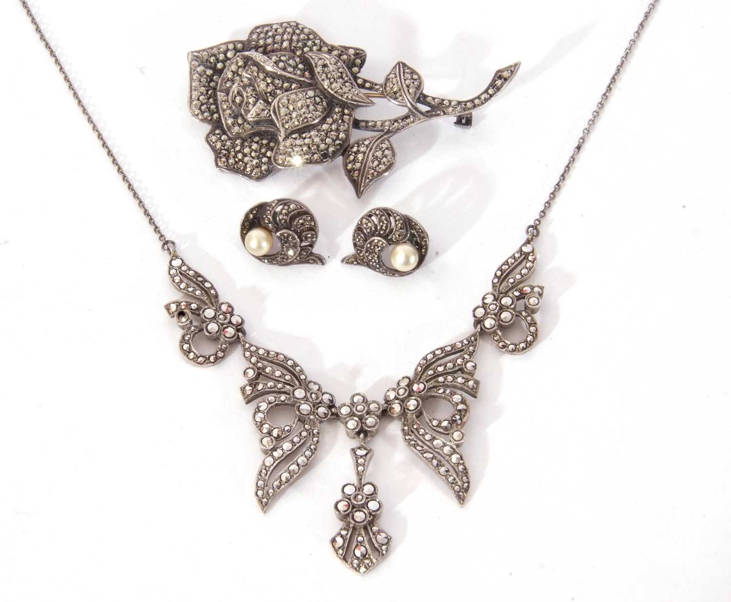 Mixed Lot: vintage marcasite articulated necklace, stamped 'silver', a vintage floral marcasite - Image 3 of 4