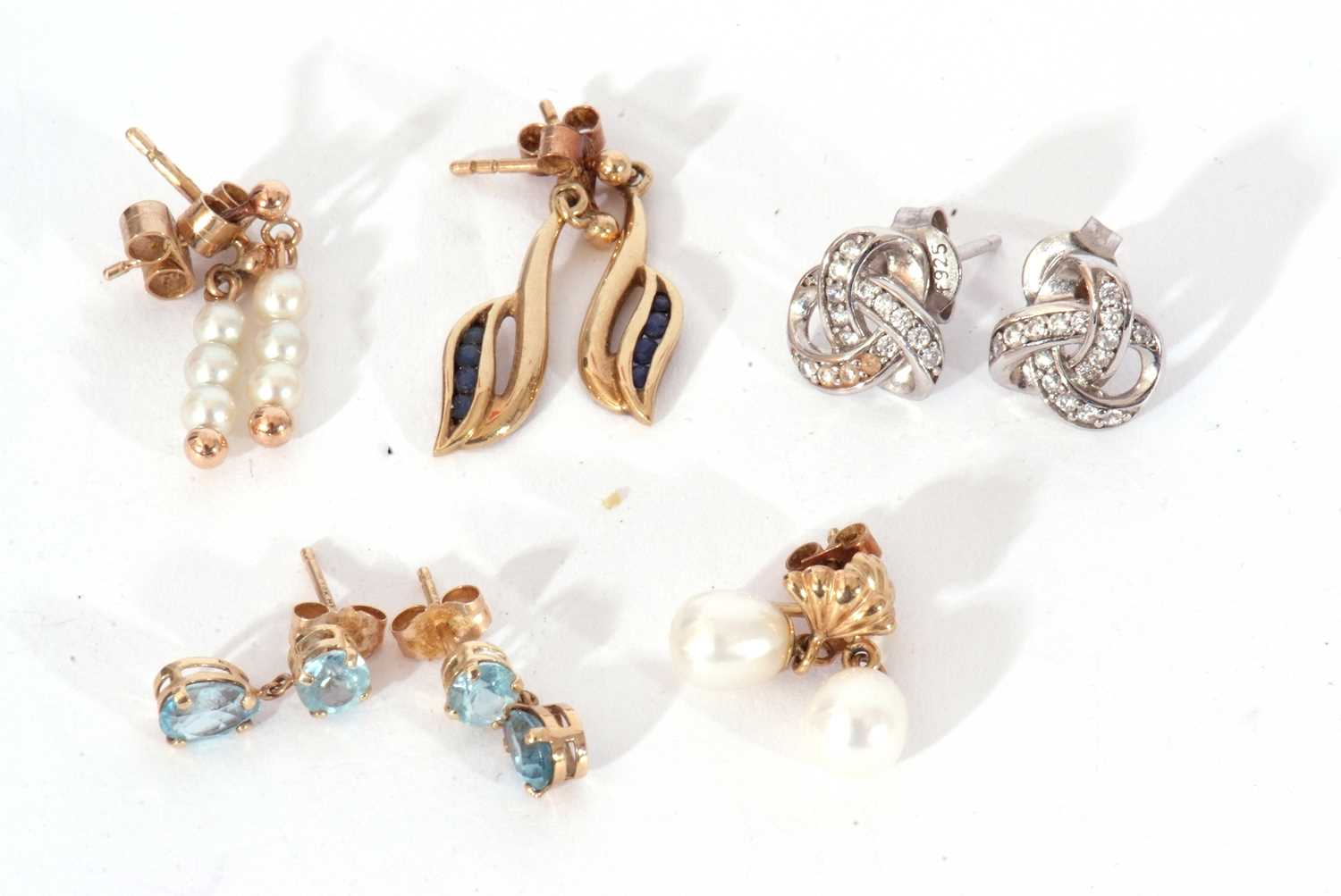 Mixed Lot: two pairs of pearl set earrings and three pairs of paste earrings - Image 2 of 2