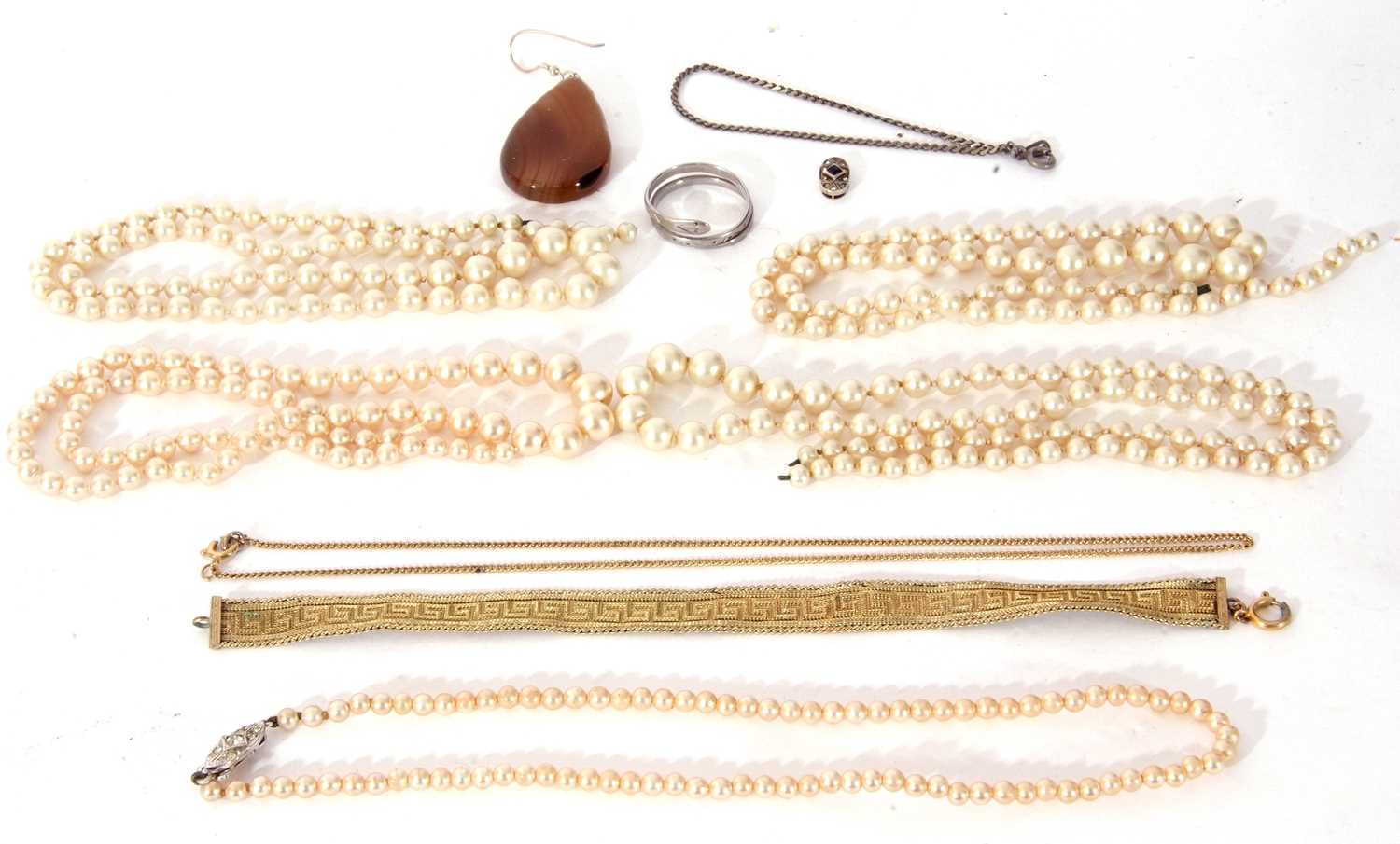 Mixed lot of simulated pearls, pear shaped drop pendants etc