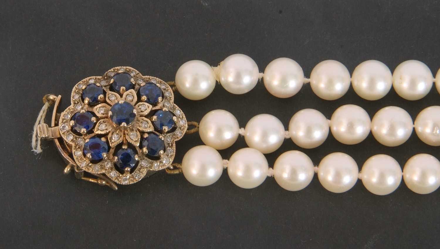 Triple row of graduated simulated pearls to a 9ct gold sapphire and small diamond clasp (broken) - Image 2 of 2