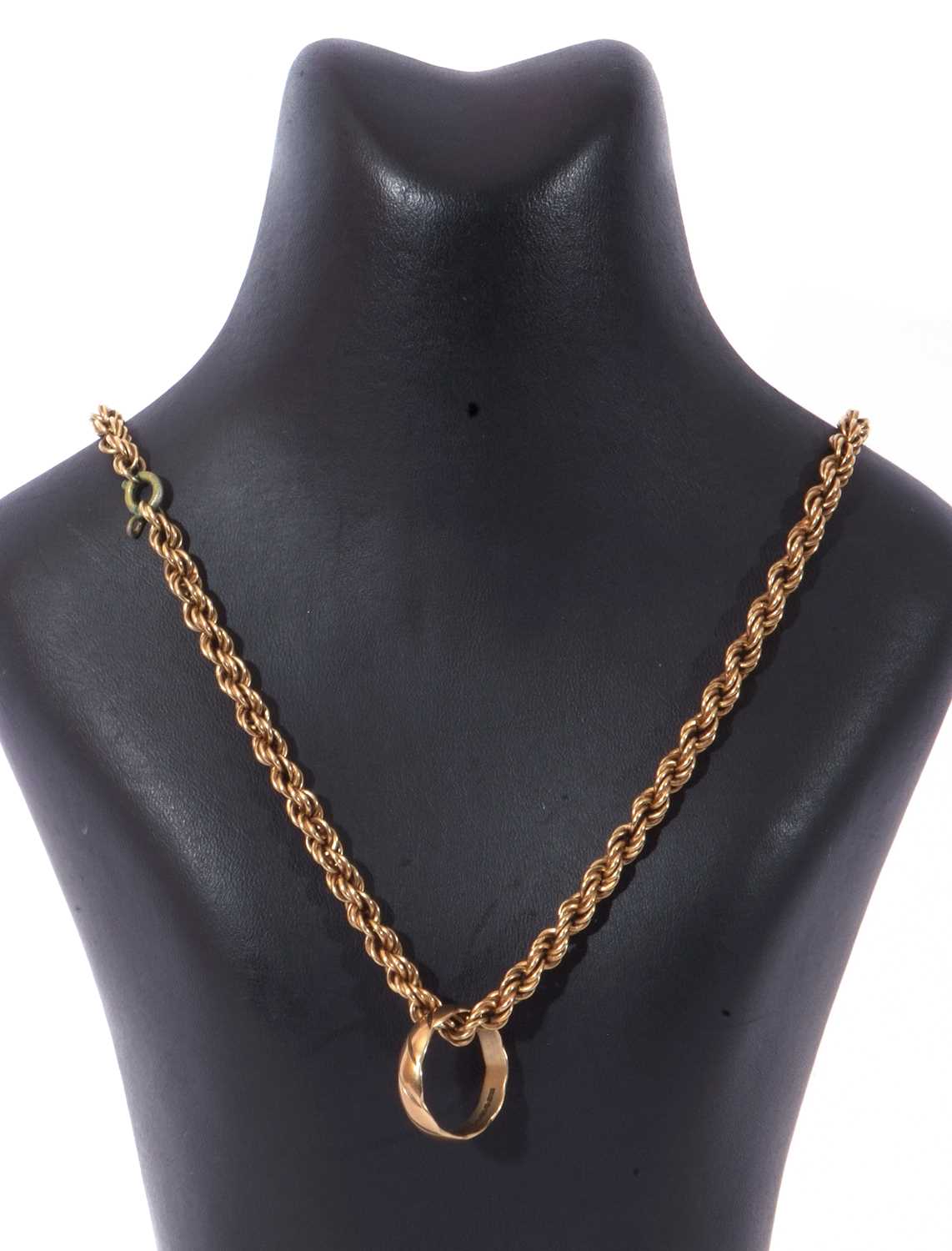 9ct gold rope twist chain (broken) suspending a 9ct gold ring, g/w 13.8gms