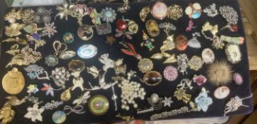 Pad of approx 85 costume brooches