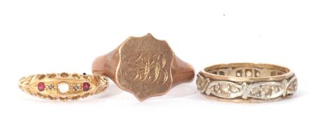 Mixed Lot: 9ct gold signet ring, the shield shaped panel engraved with a monogram, Birmingham