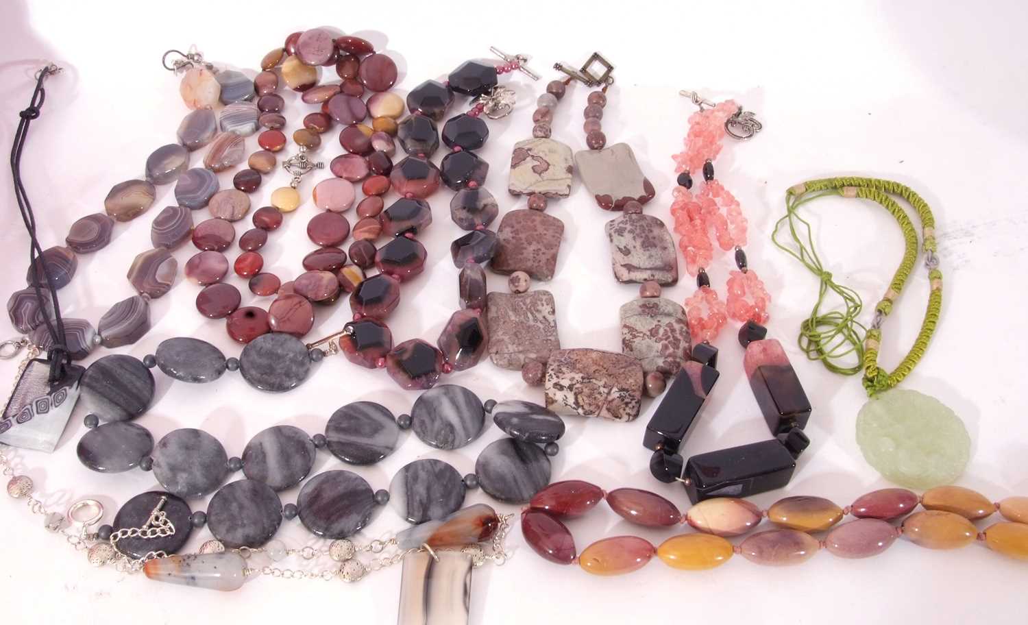 Small quantity of stone and bead necklaces (qty) - Image 5 of 5