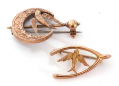 Mixed Lot: 9ct gold wishbone brooch having a chased and engraved diving bird centre, together with a