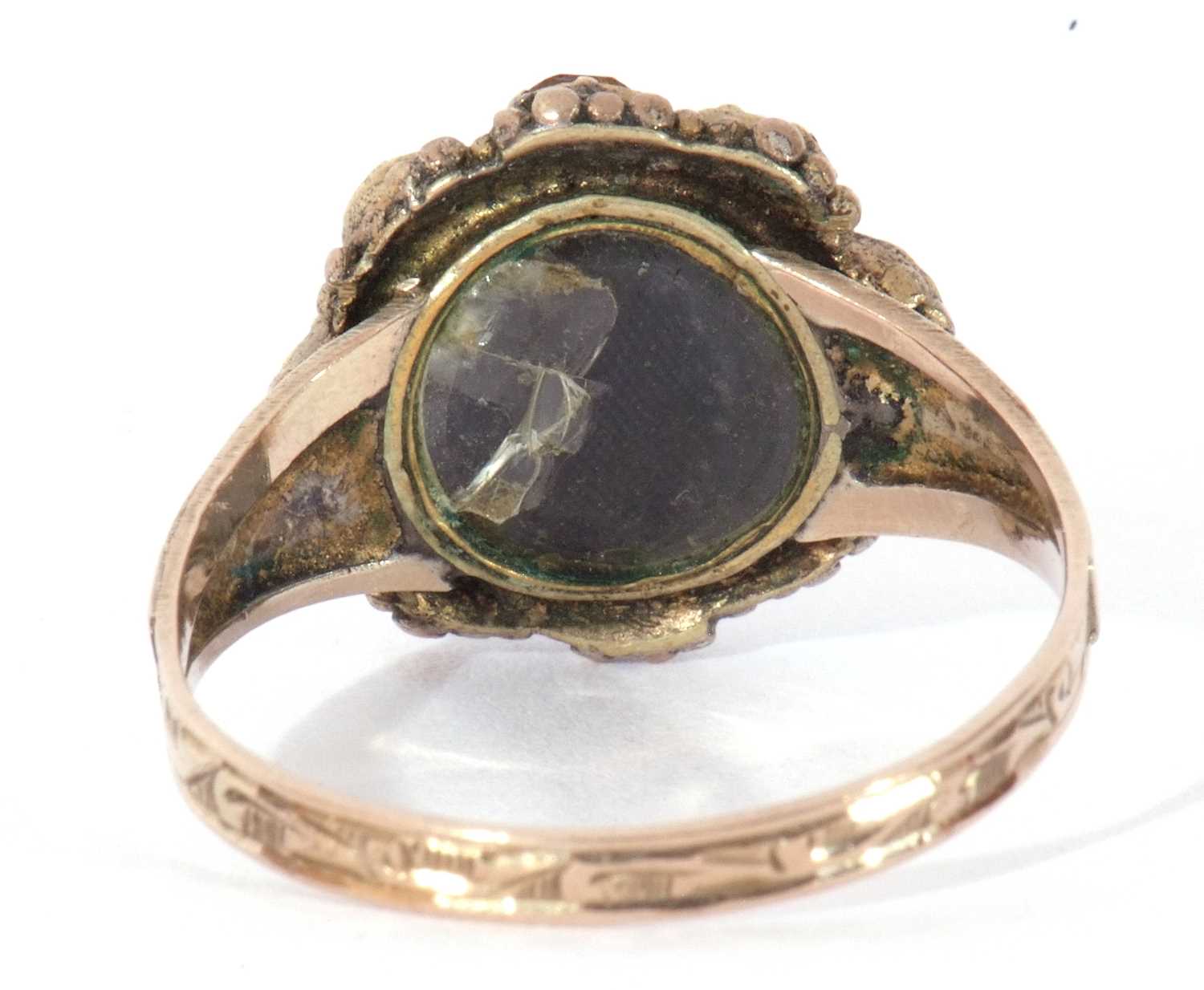 Antique cluster ring set with two small opals. orange and pink stones, raised between engraved - Image 4 of 8