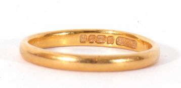 22ct gold wedding ring of plain polished design, 2.8gms, size N