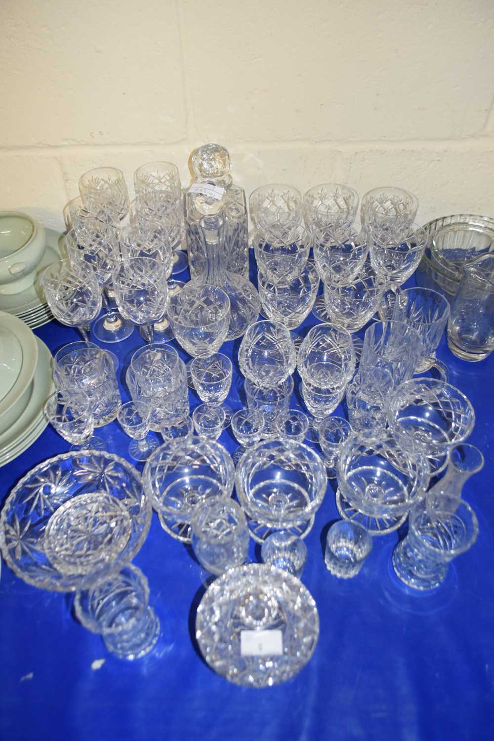 LARGE QUANTITY OF 20TH CENTURY CUT GLASS DRINKING GLASSES, DECANTERS ETC