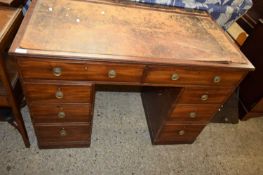 LATE 19TH/EARLY 20TH CENTURY MAHOGANY TWIN PEDESTAL DESK WITH LEATHER TOP, 112CM WIDE