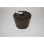 GRADUATED SET OF 19TH CENTURY CUP WEIGHTS, 32OZ DOWNWARDS