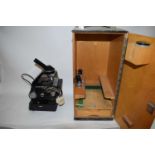 GILLETT & SIBERT VINTAGE ELECTRIC MONOCULAR MICROSCOPE MARKED '10866' IN FITTED WOODEN CASE