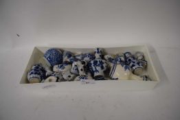 VARIOUS MIXED SMALL BLUE AND WHITE VASES AND ORNAMENTS