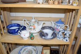 MIXED LOT - CERAMICS TO INCLUDE A BLUE AND WHITE AULD LANG SYNE CUP AND SAUCER AND OTHER ITEMS