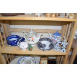 MIXED LOT - CERAMICS TO INCLUDE A BLUE AND WHITE AULD LANG SYNE CUP AND SAUCER AND OTHER ITEMS