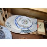 MIXED LOT - OVAL MEAT PLATE AND OTHER DECORATED PLATES