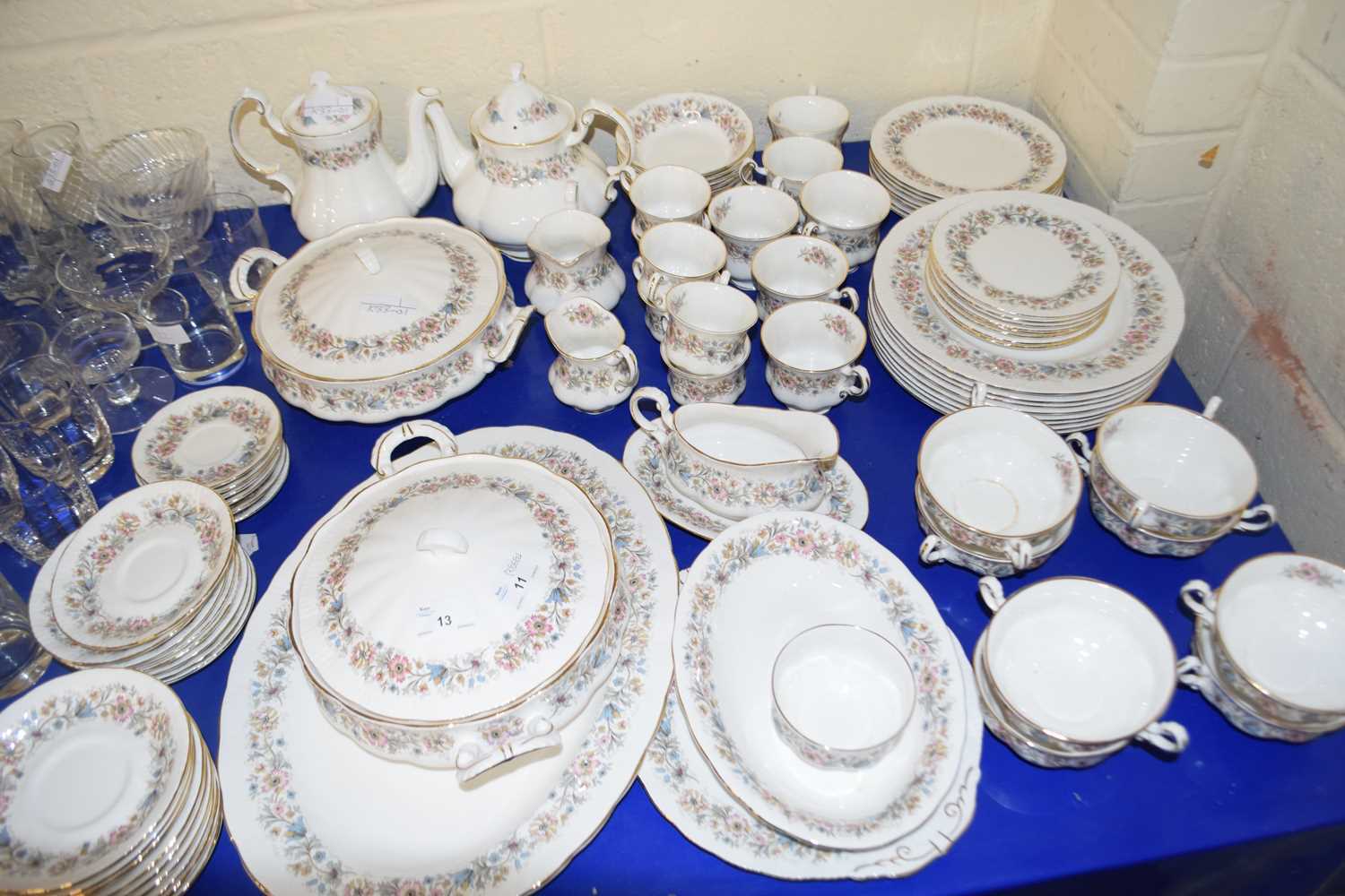 LARGE QUANTITY OF PARAGON 'MEADOW VALE' TEA, COFFEE AND TABLE WARES