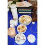 A QUANTITY OF DENBY TABLE WARES AND OTHER ASSORTED KITCHEN ITEMS