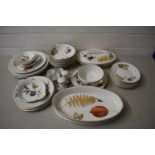 QUANTITY OF ROYAL WORCESTER EVESHAM PATTERN TABLE WARES