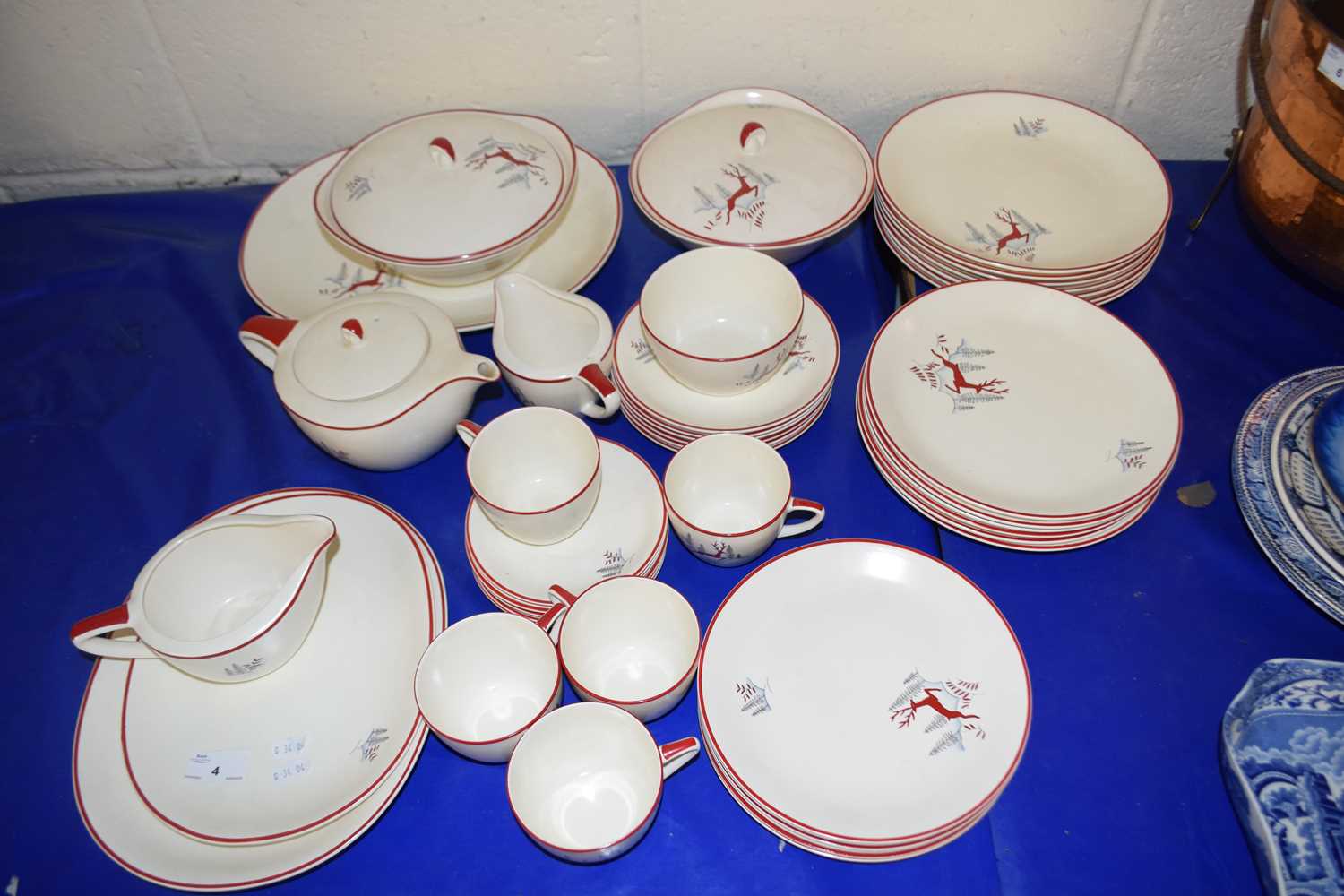 QUANTITY OF CROWN DEVON STOCKHOLM PATTERN DINNER WARES