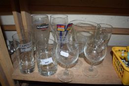 MIXED LOT: VARIOUS ASSORTED DRINKING GLASSES