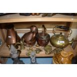 MIXED LOT: VARIOUS COPPER AND BRASS WARES TO INCLUDE KETTLES, JUGS, ORNAMENTS ETC