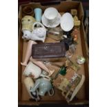 BOX MIXED ITEMS TO INCLUDE DAVID WINTER MODEL COTTAGES, VARIOUS CERAMICS AND OTHER ITEMS