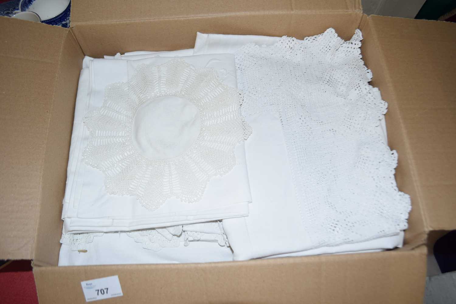 A BOX OF ASSORTED TABLE LINEN