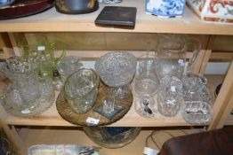 MIXED LOT: VARIOUS ASSORTED GLASSWARES TO INCLUDE VASES, BOWLS, ETC