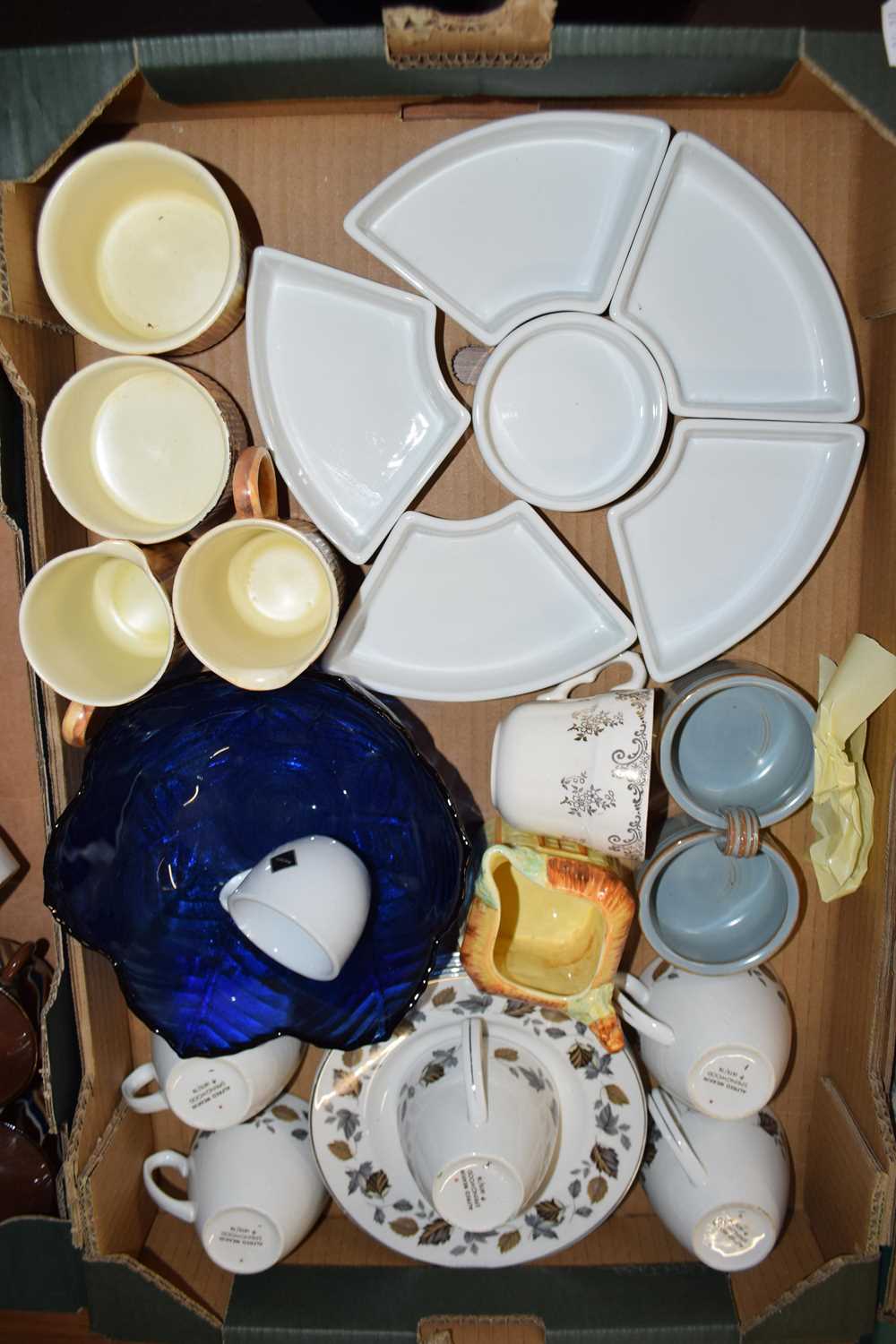 BOX OF VARIOUS CERAMICS AND GLASSWARES TO INCLUDE ALFRED MEAKIN TEAWARES, HORS D'OEUVRES DISHES ETC