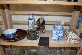 MIXED LOT: TO INCLUDE A CARLTON WARE BOWL, VARIOUS VASES, COVERED TRINKET BOX, CIGARETTE CASE ETC