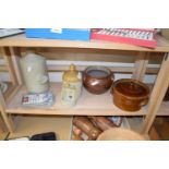 MIXED LOT: VARIOUS STONE WARE ITEMS TO INCLUDE POTTERY DRINKER AND D DAY LANDINGS COMMENORATIVE 50