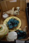 BOX MIXED CERAMICS TO INCLUDE FOSTERS HONEYCOMB PATTERN MODEL SEALS, FURTHER ANIMAL ORNAMENTS,