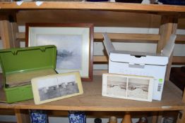 MIXED LOT: VARIOUS STEREOSCOPE CARDS AND A FRAMED COLOURED PRINT