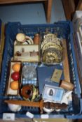 BOX OF VARIOUS ITEMS TO INCLUDE HORSE BRASSES, TORQUAY WARE VASE AND OTHER ITEMS